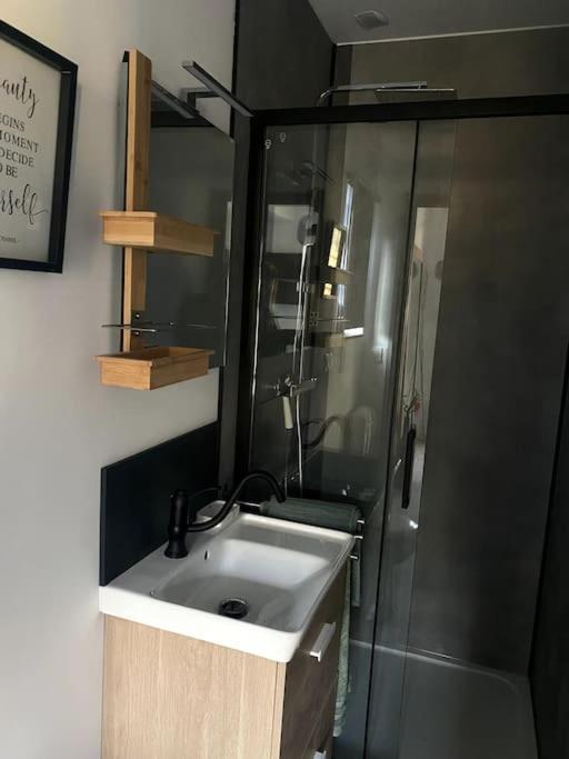 Entre Ville Et Campagne Appartement Cosy Avec Parking Et Terrasse Wood Coutiches Exterior foto