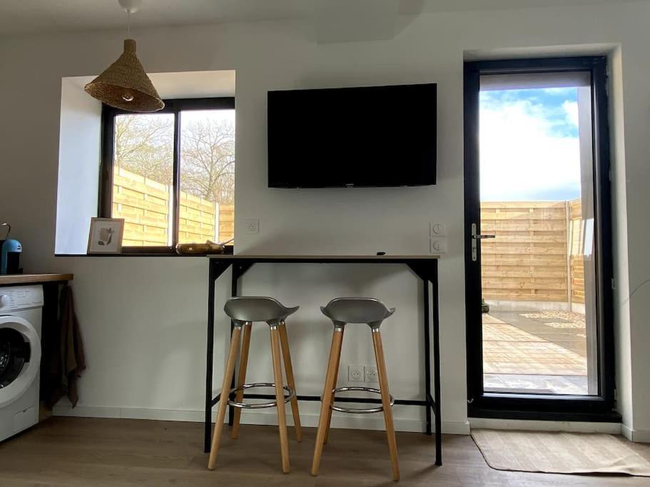 Entre Ville Et Campagne Appartement Cosy Avec Parking Et Terrasse Wood Coutiches Exterior foto